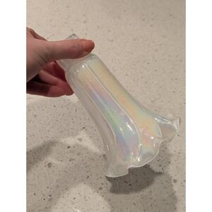 Vintage Art Glass Tiffany Style Lily Tulip Lamp Shade White Irridencent‎ Rainbow